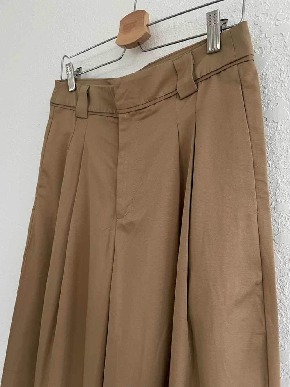 High-Waist Wide Leg Pants in Khaki - Picture 3 of 14